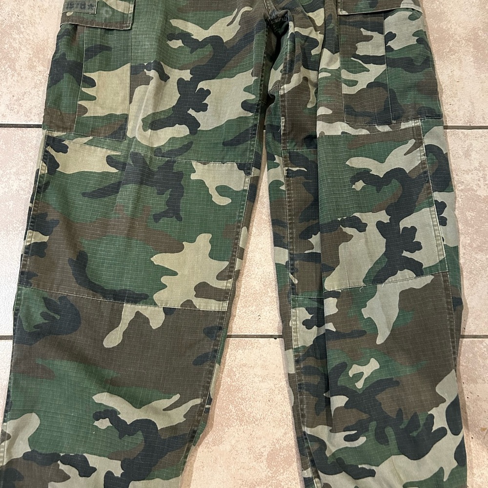 Real Army fatigue pants for man or women.